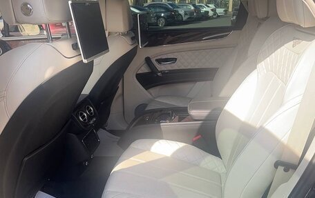 Bentley Bentayga I, 2016 год, 10 000 000 рублей, 9 фотография