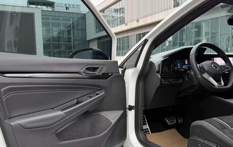 Volkswagen Golf VIII, 2023 год, 1 900 000 рублей, 10 фотография