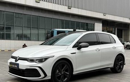 Volkswagen Golf VIII, 2023 год, 1 900 000 рублей, 3 фотография