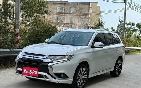 Mitsubishi Outlander III рестайлинг 3, 2022 год, 1 750 008 рублей, 1 фотография