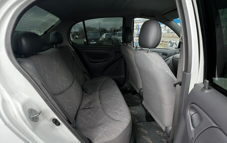 Toyota Platz, 2000 год, 325 000 рублей, 12 фотография