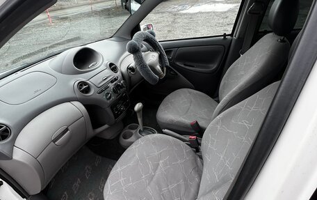 Toyota Platz, 2000 год, 325 000 рублей, 14 фотография