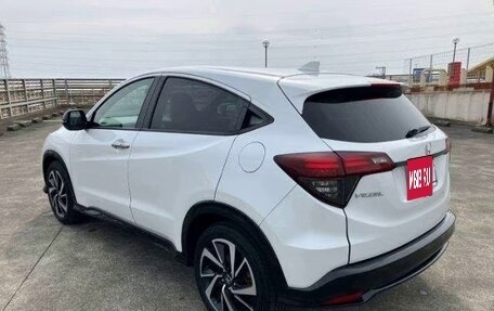 Honda Vezel, 2021 год, 1 530 000 рублей, 4 фотография