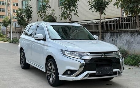 Mitsubishi Outlander III рестайлинг 3, 2022 год, 1 750 008 рублей, 3 фотография