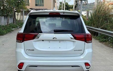 Mitsubishi Outlander III рестайлинг 3, 2022 год, 1 750 008 рублей, 5 фотография