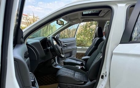 Mitsubishi Outlander III рестайлинг 3, 2022 год, 1 750 008 рублей, 8 фотография