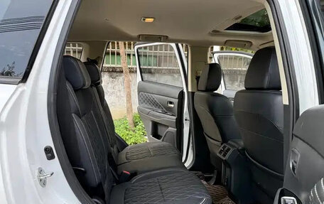 Mitsubishi Outlander III рестайлинг 3, 2022 год, 1 750 008 рублей, 13 фотография