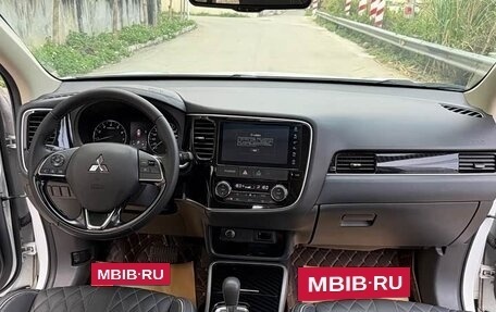 Mitsubishi Outlander III рестайлинг 3, 2022 год, 1 750 008 рублей, 10 фотография