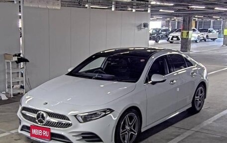 Mercedes-Benz A-Класс, 2022 год, 1 800 000 рублей, 1 фотография