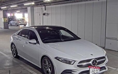 Mercedes-Benz A-Класс, 2022 год, 1 800 000 рублей, 3 фотография