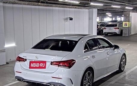 Mercedes-Benz A-Класс, 2022 год, 1 800 000 рублей, 5 фотография