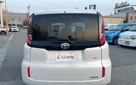 Toyota Sienta, 2025 год, 2 300 000 рублей, 6 фотография