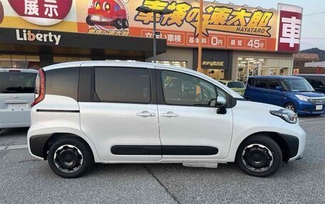 Toyota Sienta, 2025 год, 2 300 000 рублей, 4 фотография