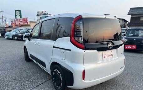 Toyota Sienta, 2025 год, 2 300 000 рублей, 7 фотография