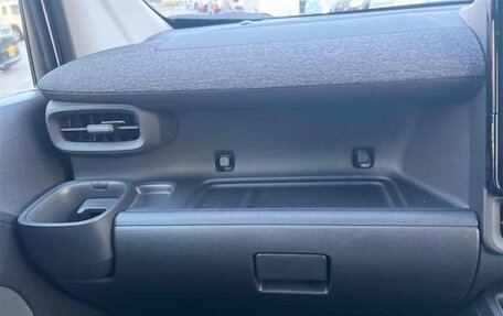 Toyota Sienta, 2025 год, 2 300 000 рублей, 19 фотография