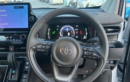 Toyota Sienta, 2025 год, 2 300 000 рублей, 11 фотография