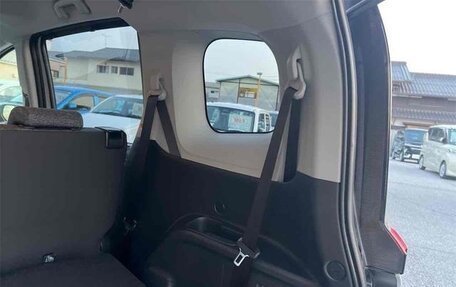 Toyota Sienta, 2025 год, 2 300 000 рублей, 33 фотография