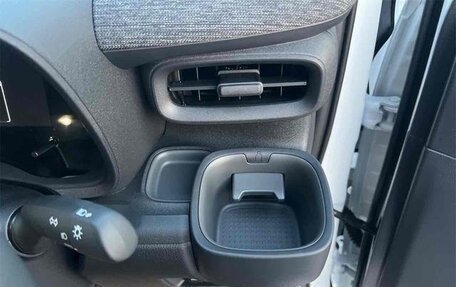 Toyota Sienta, 2025 год, 2 300 000 рублей, 40 фотография