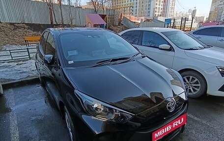 Toyota Yaris, 2022 год, 960 000 рублей, 1 фотография