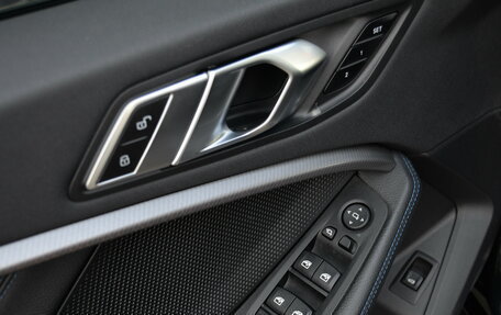 BMW 1 серия, 2023 год, 3 200 000 рублей, 24 фотография