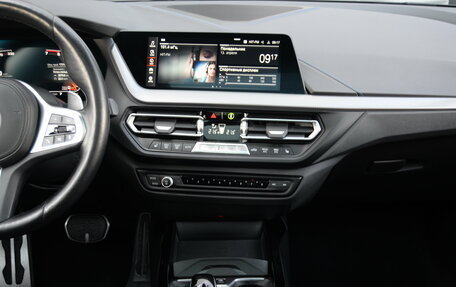 BMW 1 серия, 2023 год, 3 200 000 рублей, 14 фотография