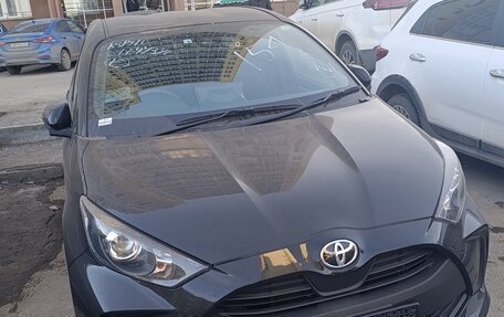 Toyota Yaris, 2022 год, 960 000 рублей, 3 фотография