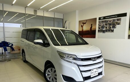 Toyota Noah III, 2017 год, 1 300 000 рублей, 3 фотография