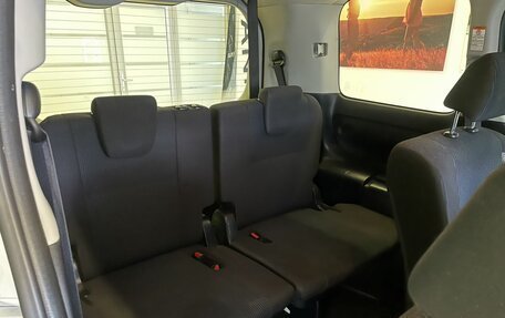 Toyota Noah III, 2017 год, 1 300 000 рублей, 10 фотография