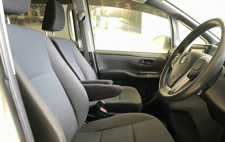 Toyota Noah III, 2017 год, 1 300 000 рублей, 8 фотография