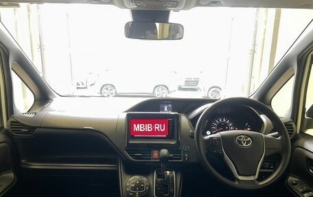 Toyota Noah III, 2017 год, 1 300 000 рублей, 11 фотография