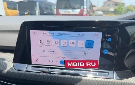 Volkswagen Golf VIII, 2022 год, 1 220 000 рублей, 16 фотография