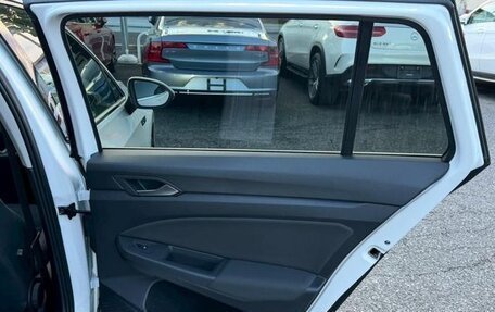 Volkswagen Golf VIII, 2022 год, 1 410 000 рублей, 26 фотография