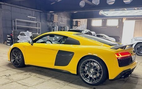 Audi R8, 2021 год, 25 000 000 рублей, 3 фотография