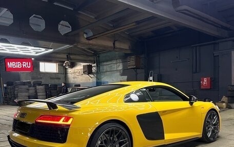 Audi R8, 2021 год, 25 000 000 рублей, 2 фотография