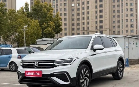Volkswagen Tiguan II, 2022 год, 2 247 018 рублей, 1 фотография