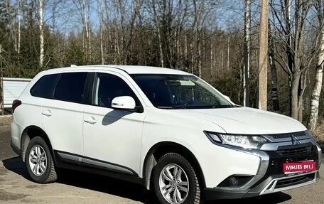 Mitsubishi Outlander III рестайлинг 3, 2019 год, 2 350 000 рублей, 1 фотография