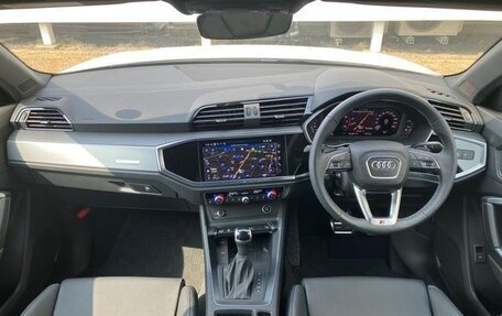 Audi Q3, 2021 год, 1 900 000 рублей, 9 фотография