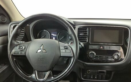 Mitsubishi Outlander III рестайлинг 3, 2018 год, 1 930 000 рублей, 11 фотография