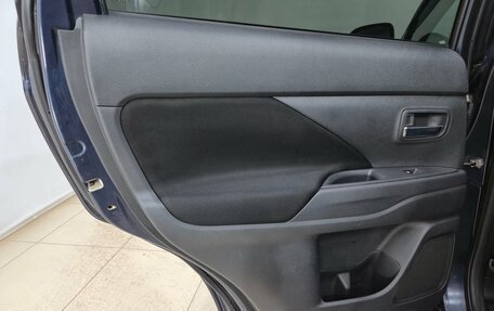 Mitsubishi Outlander III рестайлинг 3, 2018 год, 1 930 000 рублей, 14 фотография