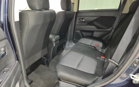 Mitsubishi Outlander III рестайлинг 3, 2018 год, 1 930 000 рублей, 15 фотография