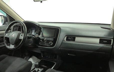 Mitsubishi Outlander III рестайлинг 3, 2018 год, 1 930 000 рублей, 12 фотография