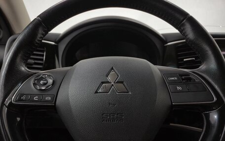 Mitsubishi Outlander III рестайлинг 3, 2018 год, 1 930 000 рублей, 22 фотография