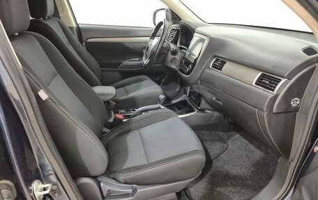 Mitsubishi Outlander III рестайлинг 3, 2018 год, 1 930 000 рублей, 13 фотография