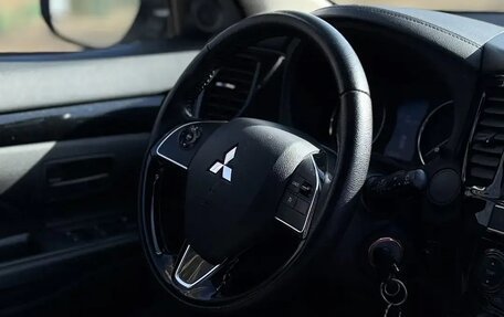 Mitsubishi Outlander III рестайлинг 3, 2019 год, 2 350 000 рублей, 12 фотография