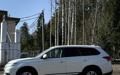 Mitsubishi Outlander III рестайлинг 3, 2019 год, 2 350 000 рублей, 6 фотография