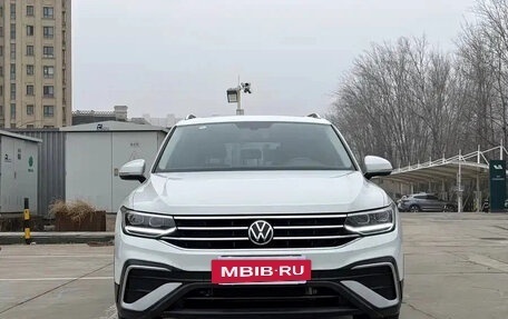 Volkswagen Tiguan II, 2022 год, 2 247 018 рублей, 2 фотография