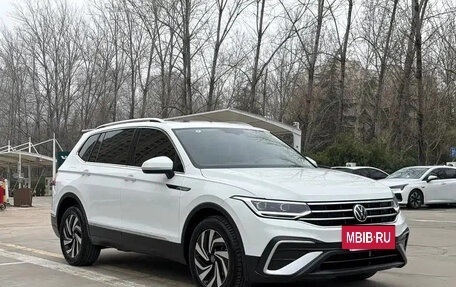 Volkswagen Tiguan II, 2022 год, 2 247 018 рублей, 3 фотография