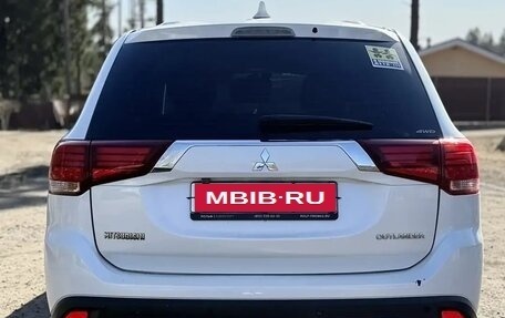 Mitsubishi Outlander III рестайлинг 3, 2019 год, 2 350 000 рублей, 9 фотография