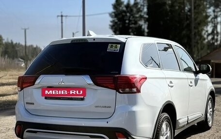 Mitsubishi Outlander III рестайлинг 3, 2019 год, 2 350 000 рублей, 5 фотография