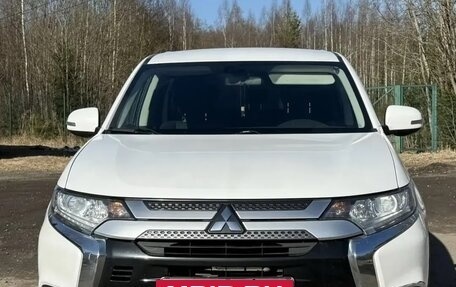 Mitsubishi Outlander III рестайлинг 3, 2019 год, 2 350 000 рублей, 7 фотография